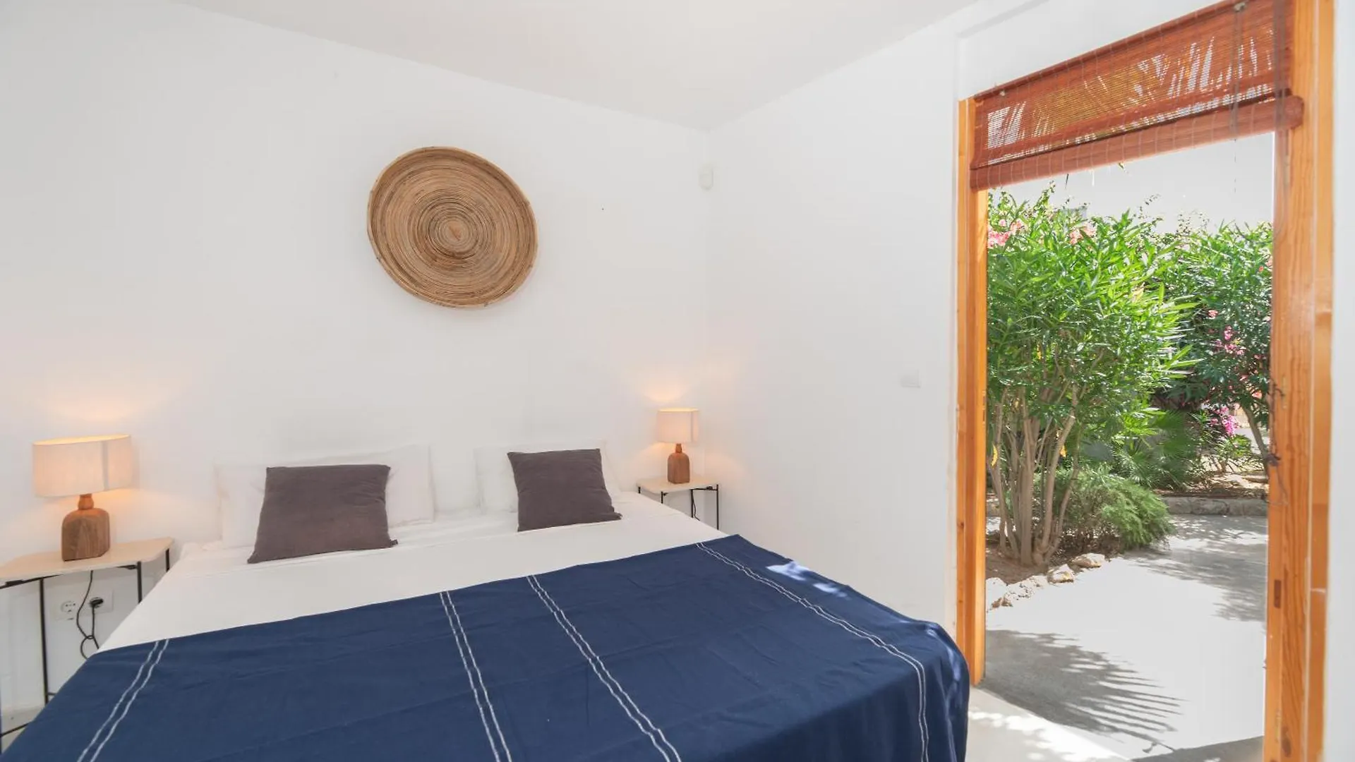 Chic Ibiza Villa Nearby Olivera Beach サンタ・エウラリア・デス・リウ