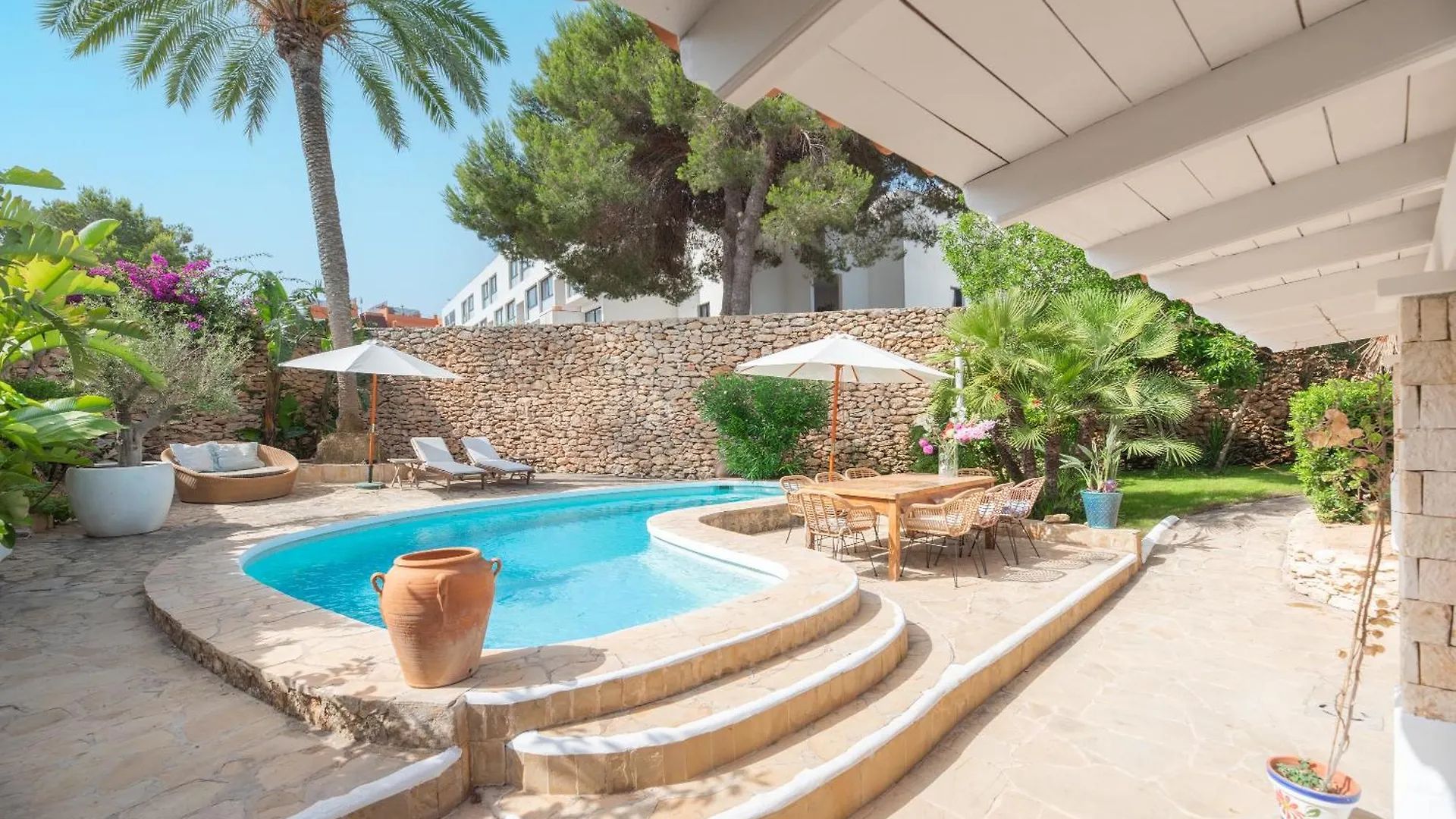 Chic Ibiza Villa Nearby Olivera Beach サンタ・エウラリア・デス・リウ