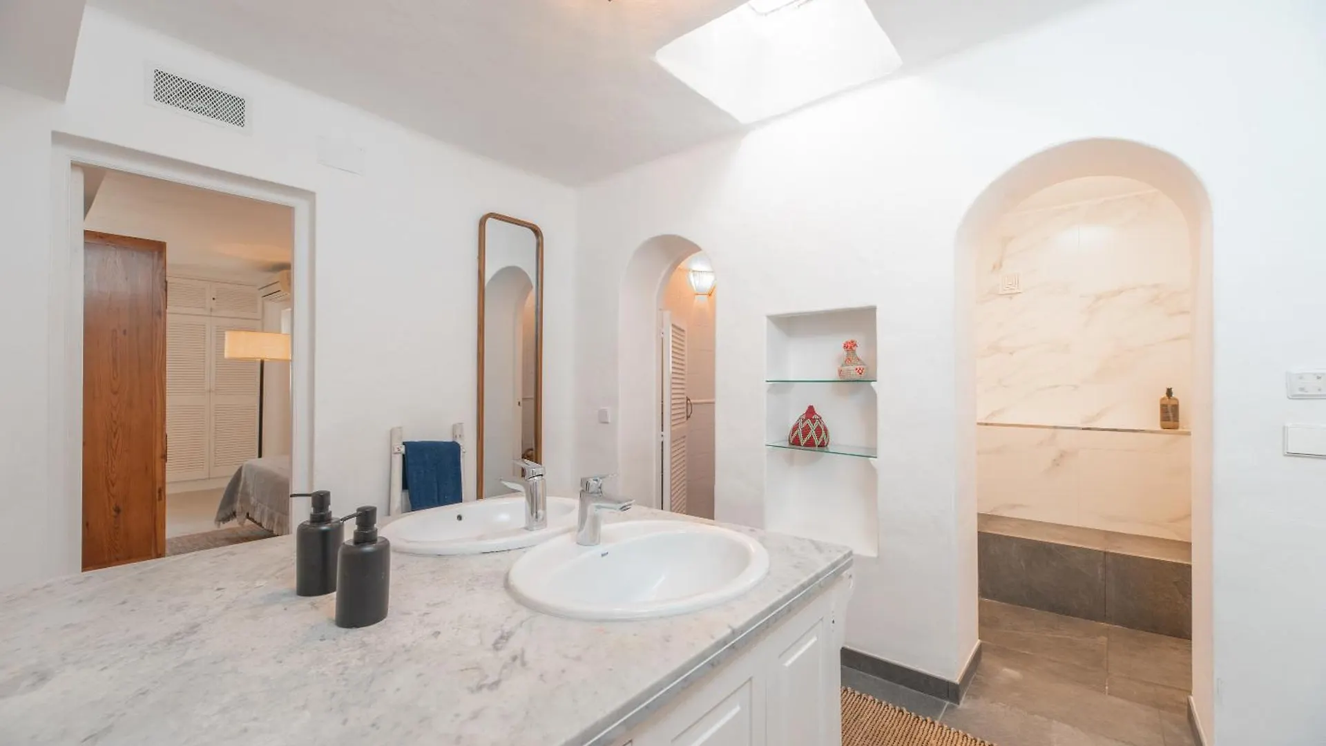 Chic Ibiza Villa Nearby Olivera Beach サンタ・エウラリア・デス・リウ