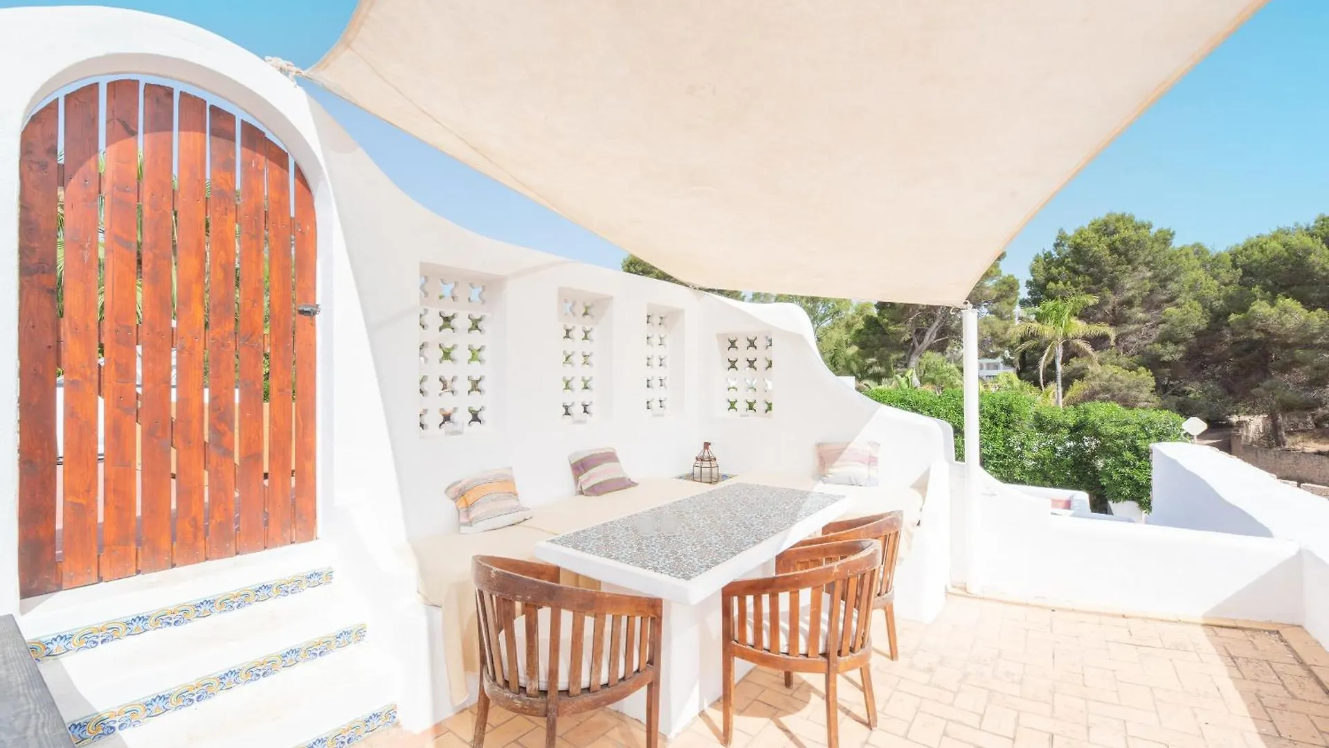 Chic Ibiza Villa Nearby Olivera Beach サンタ・エウラリア・デス・リウ