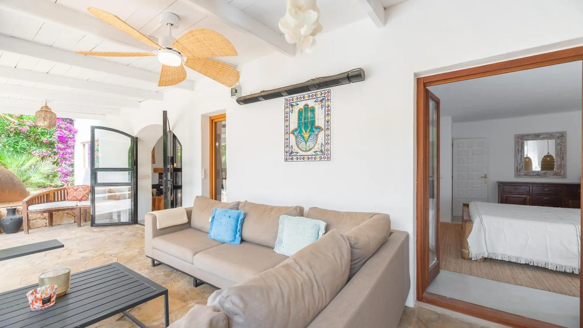 Chic Ibiza Villa Nearby Olivera Beach サンタ・エウラリア・デス・リウ