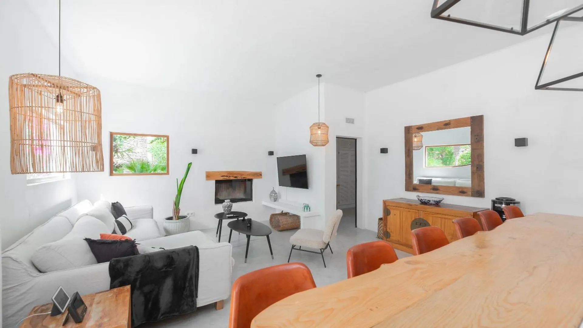 Chic Ibiza Villa Nearby Olivera Beach サンタ・エウラリア・デス・リウ
