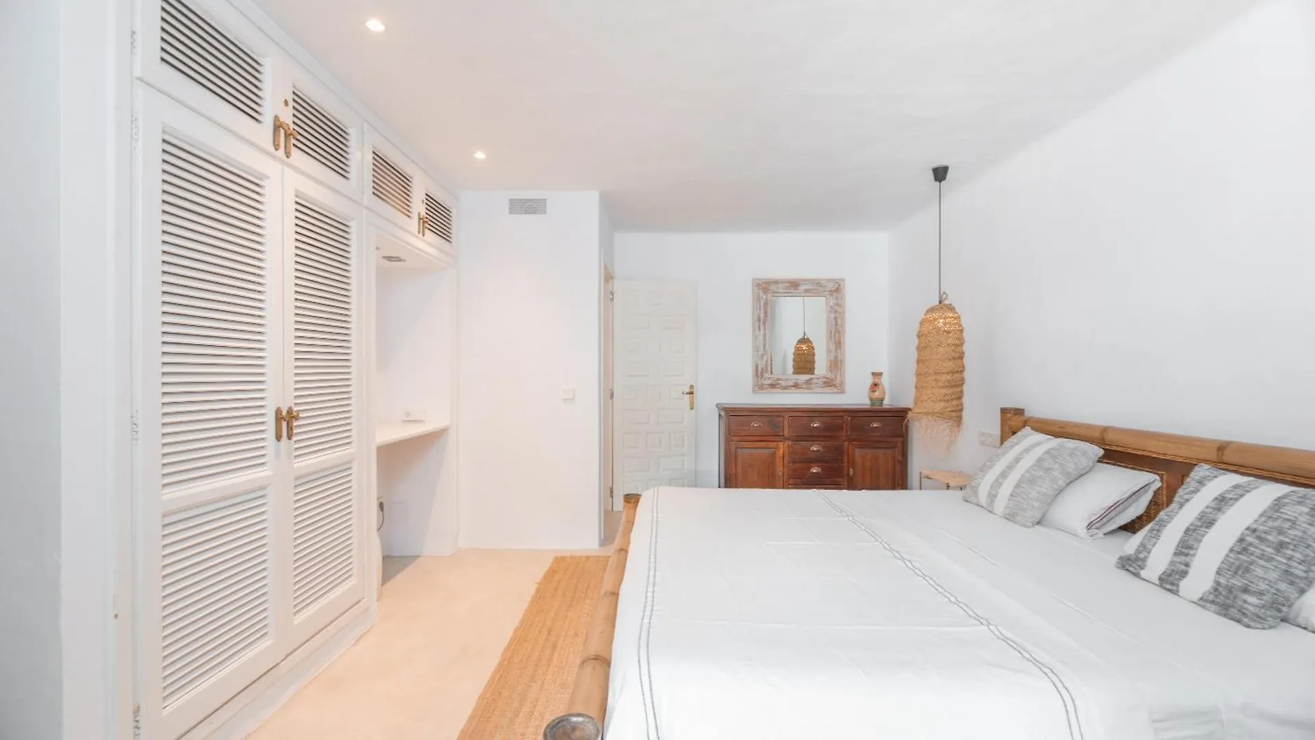 Chic Ibiza Villa Nearby Olivera Beach サンタ・エウラリア・デス・リウ